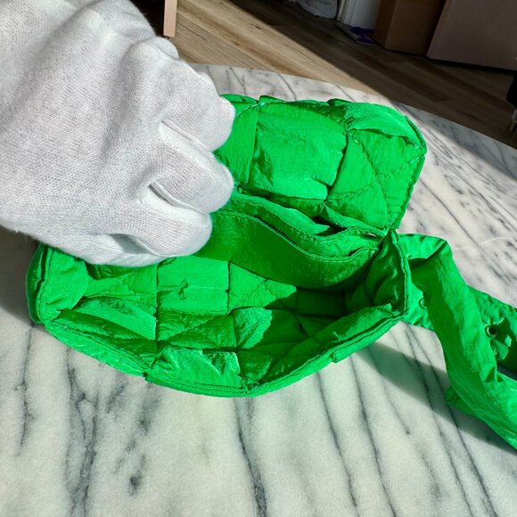 🇮🇹 - Bottega Veneta: Padded Cassette Belt Bag Maxi Intrecciato Nylon Mini w/ Box - Picture 6 of 9